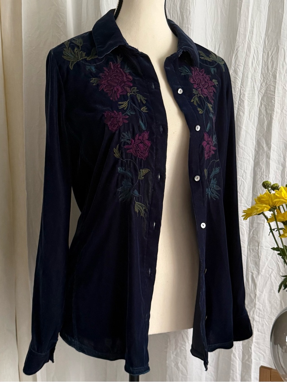 J.Jill Uncommon Threads Velvet Shirt S Navy Floral Embroidered Boho Top Jacket